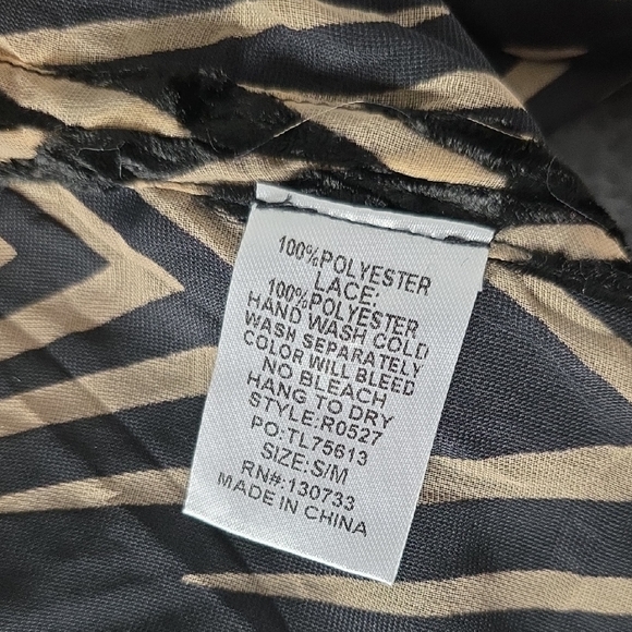 NWT Umgee Black and Cream Velvet Burnout Chevron Fringed Kimono S/M - Picture 6 of 6